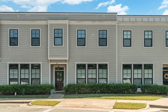 142 Philip's Square in Chapel Hill, NC - Building Photo - Building Photo