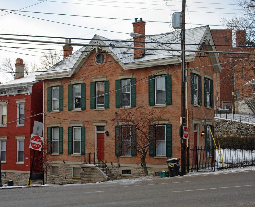 37 W Hollister St in Cincinnati, OH - Foto de edificio