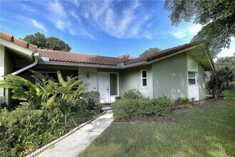 5652 Eichen Cir in Ft. Myers, FL - Building Photo - Building Photo