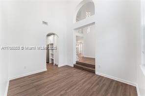14024 SW 154th St in Miami, FL - Foto de edificio - Building Photo