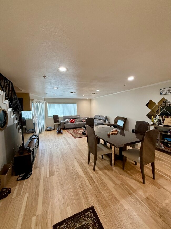 property at 1247 E Wilson Ave