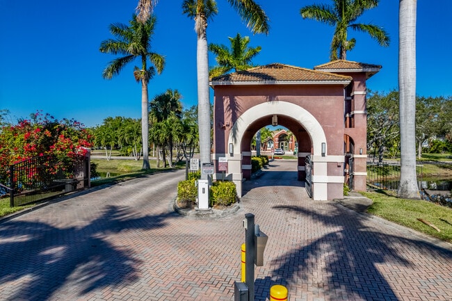 Itopia Condos in St. Petersburg, FL - Building Photo - Building Photo