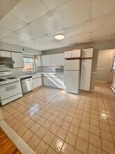 44 Valentine St, Unit Apt #1 in Glen Cove, NY - Foto de edificio - Building Photo