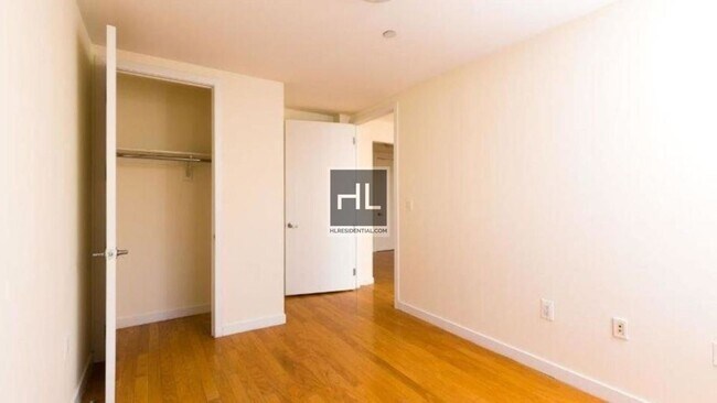 924 Metropolitan Ave in Brooklyn, NY - Building Photo - Building Photo