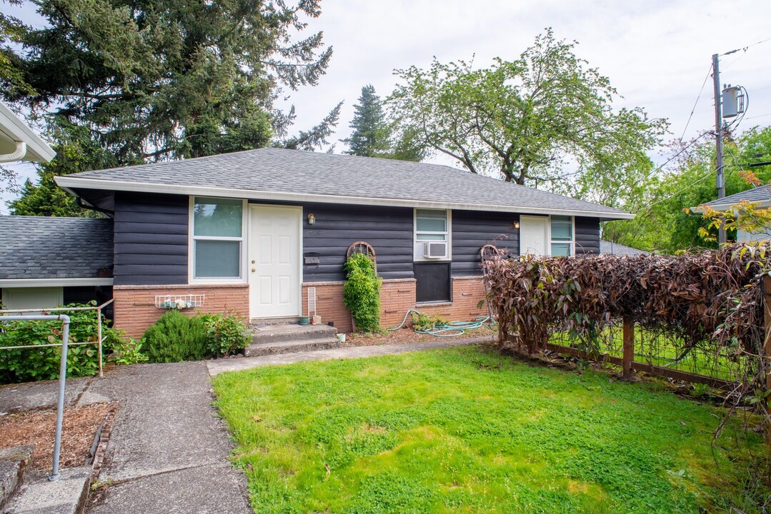 6901-6923-6923 NE Prescott St in Portland, OR - Building Photo