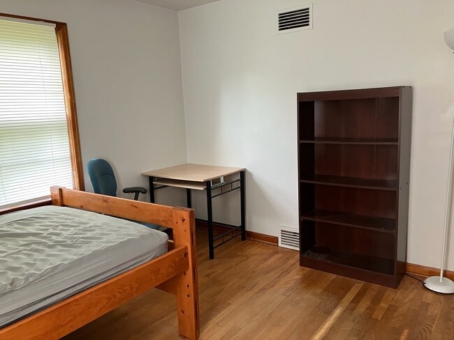 1119 Hillcrest Rd, Unit Master BR