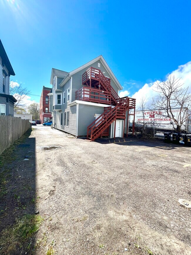 1150 Main St, Unit 3 photo'