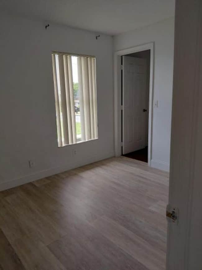 647 Latona Ave in Lake Worth Beach, FL - Building Photo - Building Photo