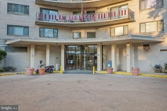 8830 Piney Branch Rd, Unit 1003 in Silver Spring, MD - Building Photo - Building Photo