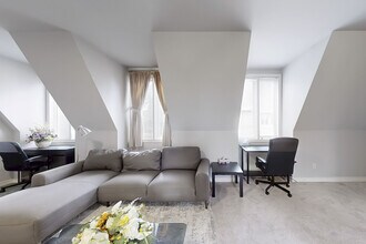 52 Post Rd in Toronto, ON - Building Photo - Building Photo