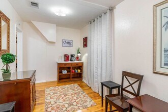 830 W Jordan St in Pensacola, FL - Foto de edificio - Building Photo