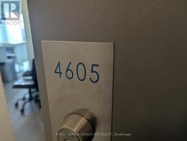 181 Dundas St E in Toronto, ON - Building Photo