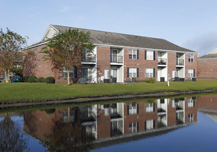 North Chase Apartments in Wilmington, NC - Building Photo - Building Photo