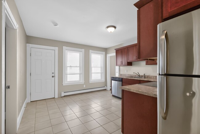 187 County St, Unit 1 in Attleboro, MA - Building Photo - Building Photo