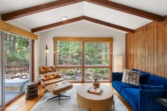 10 Pinewood Cir in Wellesley, MA - Building Photo - Building Photo