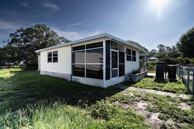 363 Caloosa Ct in Lake Wales, FL - Building Photo - Building Photo