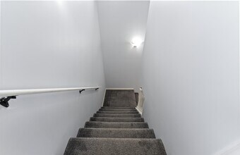 512 W 12 Mile Rd, Unit Apt 2 in Royal Oak, MI - Building Photo - Building Photo