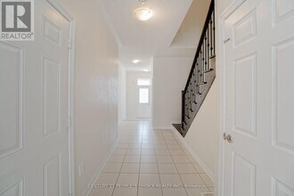 130 Orchardcroft Rd in Oakville, ON - Building Photo - Building Photo