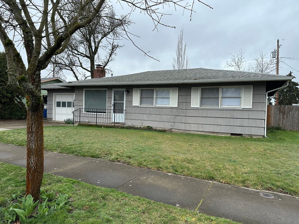 1410 Hill St SE in Albany, OR - Building Photo