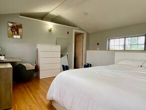 241 River St, Unit 10 in Cambridge, MA - Building Photo - Building Photo