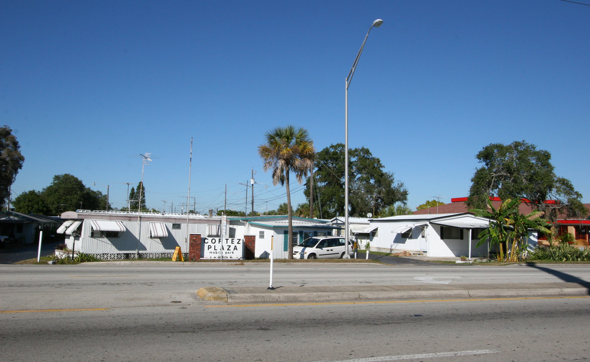 704 Cortez Rd in Bradenton, FL - Building Photo