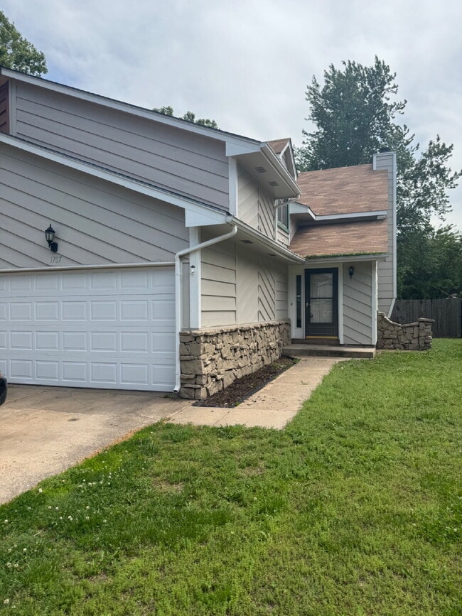property at 1707 E Pinion Rd