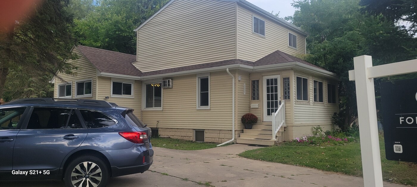 22521 Hoffman St in St. Clair Shores, MI - Building Photo