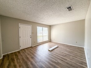 607 Frostwood Dr in New Braunfels, TX - Building Photo - Building Photo