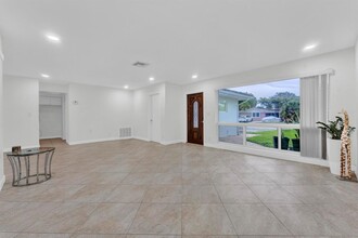 5921 NE 15th Ave in Fort Lauderdale, FL - Building Photo - Building Photo