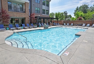 The Lexington Dilworth in Charlotte, NC - Foto de edificio - Building Photo