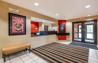 Furnished Studio-Bloomington - Normal in Bloomington, IL - Foto de edificio - Building Photo