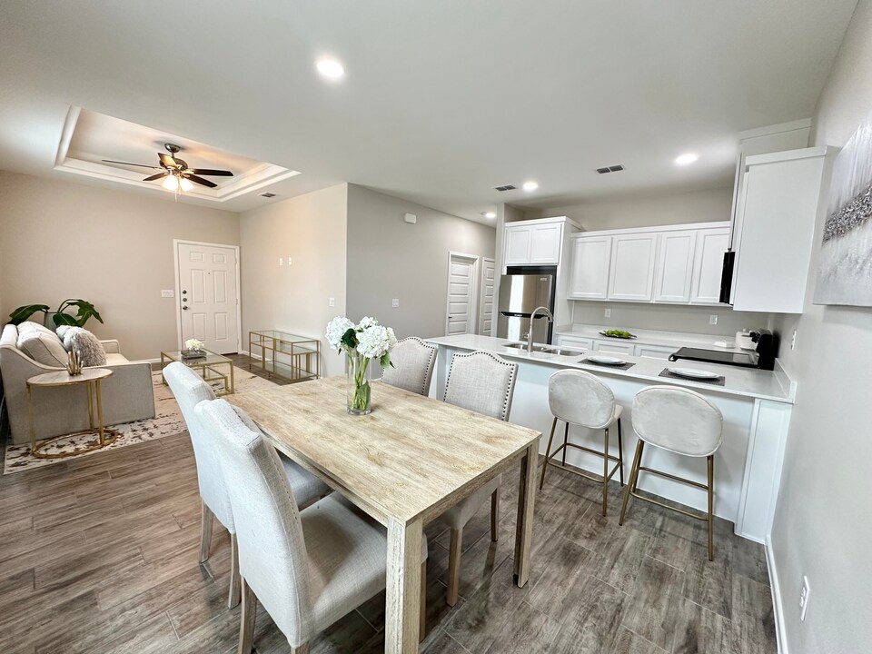 440 E Acacia St, Unit 4 in Alamo, TX - Foto de edificio