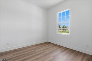 4710 27th St SW in Lehigh Acres, FL - Building Photo