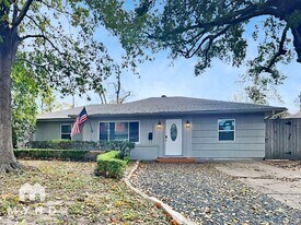 7519 Schiller St in Houston, TX - Building Photo