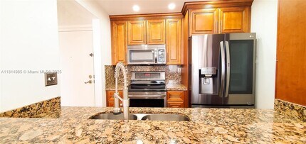 7035 NW 186th St in Hialeah, FL - Building Photo - Building Photo
