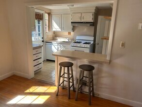 36 Pierce Rd, Unit Lexington St Apartment in Watertown, MA - Foto de edificio - Building Photo