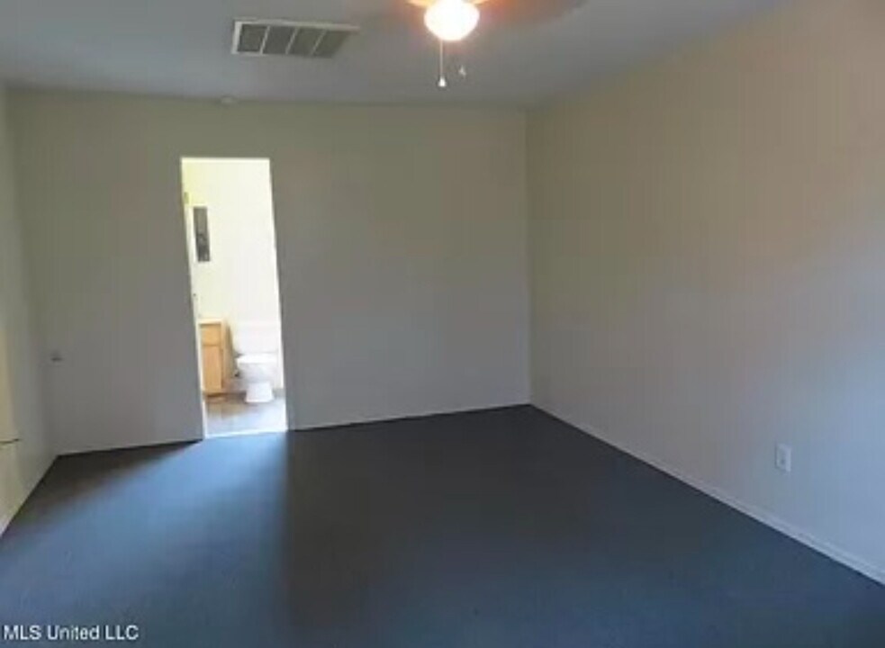 6 Clayton Dennis Rd, Unit 103 in Brooklyn, MS - Building Photo