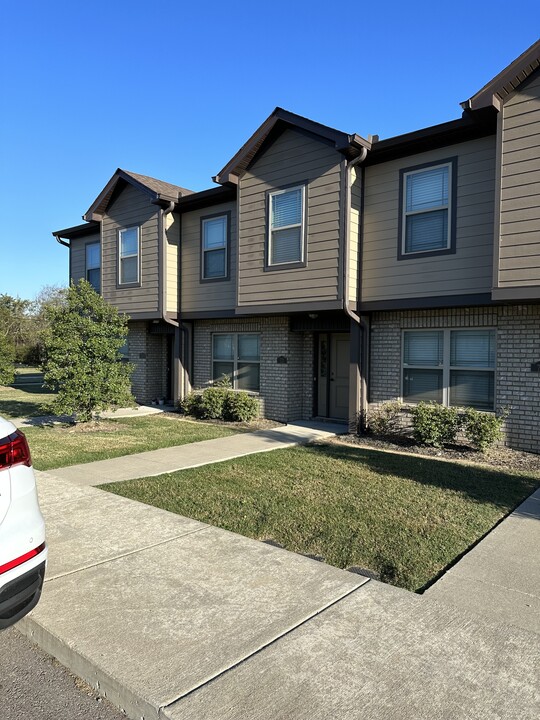 74 Bellvue Dr in Lebanon, TN - Foto de edificio