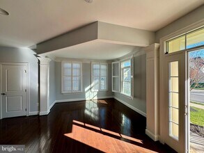 42403 Pine Forest Dr, Unit F208 in Chantilly, VA - Building Photo - Building Photo