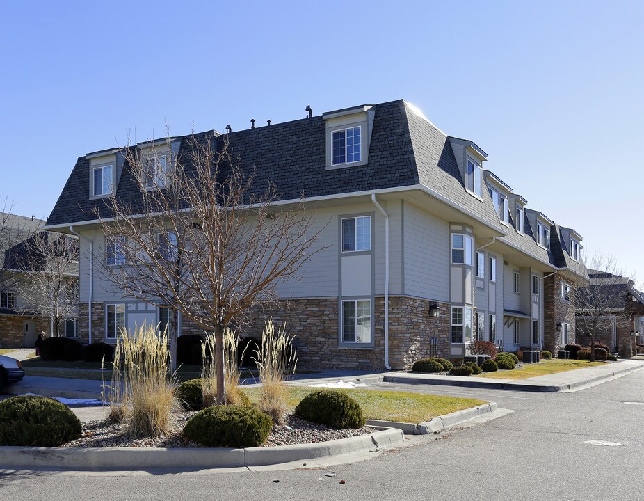 Pinewood Lodge in Aurora, CO - Building Photo