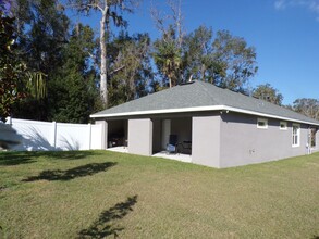 342 E Wisconsin Ave in DeLand, FL - Foto de edificio - Building Photo