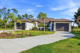 7361 Plum Tree S in Punta Gorda, FL - Building Photo
