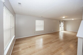 637 Cembra Dr in Greenwood, IN - Building Photo - Building Photo