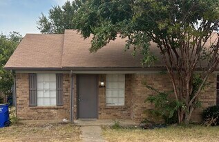 105 Pine Meadow Dr in Kennedale, TX - Building Photo