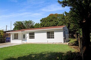 2311 Fletcher St in Hollywood, FL - Building Photo