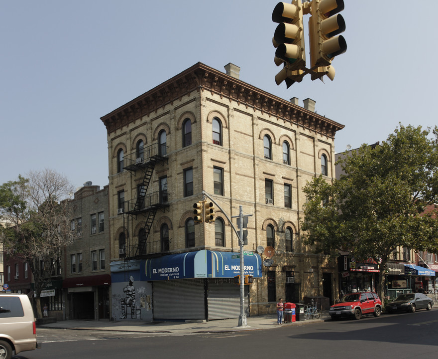 519-523 Metropolitan Ave in Brooklyn, NY - Building Photo
