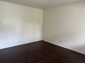 489 S Backer Ave in Fresno, CA - Building Photo