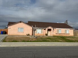 22412 Hurons Ave in Apple Valley, CA - Building Photo