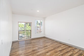 Main St Plaza in Roseville, CA - Building Photo - Interior Photo