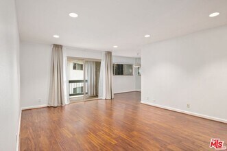 4732 Park Granada in Calabasas, CA - Foto de edificio - Building Photo